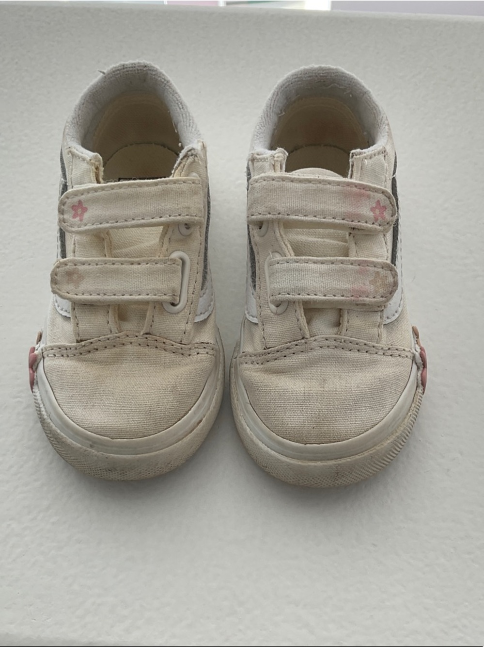 Vans Kids White Canvas Velcro Sneakers with Pink Accent